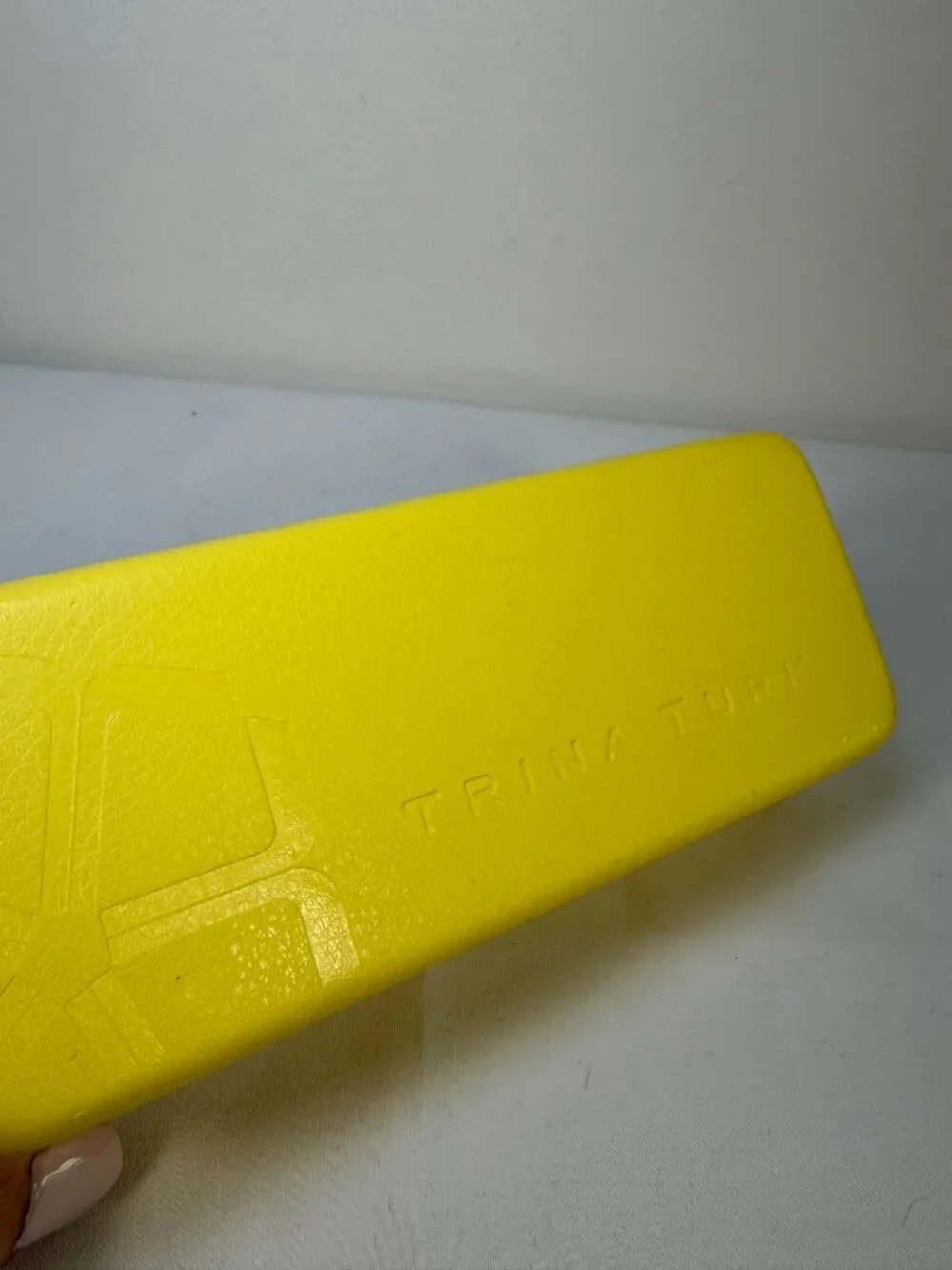 TRINA TURK Yellow Clamshell Glasses Eyeglass Sunglass Case and Cloth